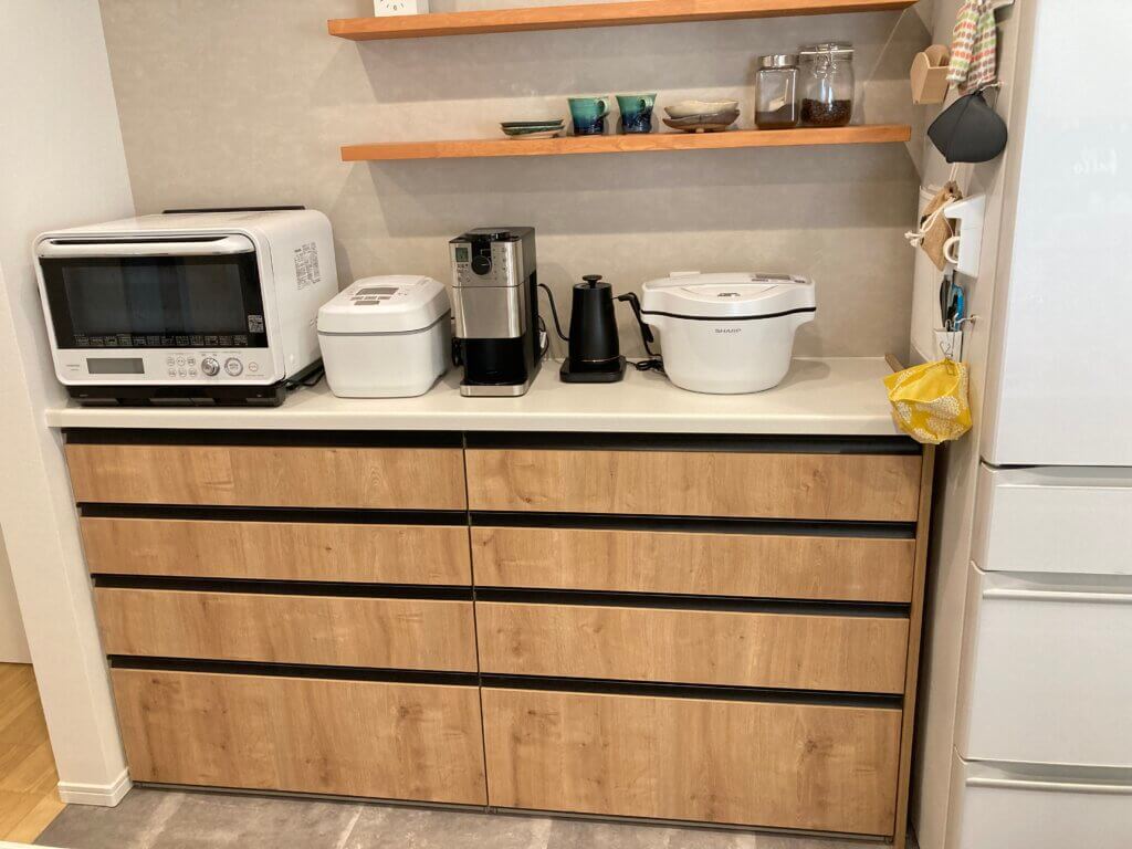 LIXILキッチン『アレスタ』のカップボードにシンデレラフィットした収納用品をご紹介します！